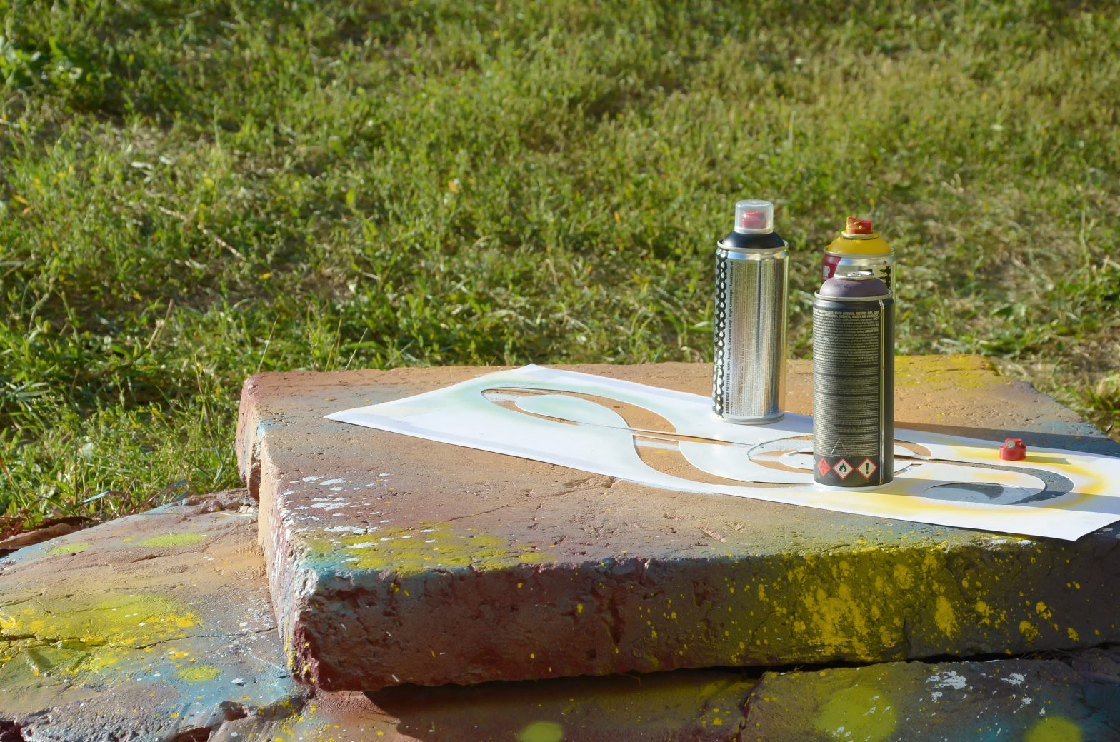 Make Your Own DIY Yard Signs with Plasti Dip